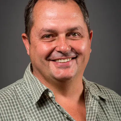 Markham_Ray_headshot