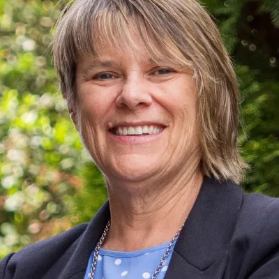 Nelly-Oelke-Headshot